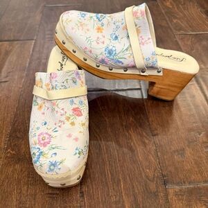 Free People Floral Calabasas Heeled Clog size 39 Cottage Bohemian Chunky Indie